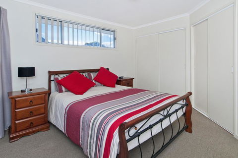 TOPVIEWS - 15Second Av BH - Accommodation Gladstone 3