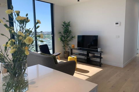 Top Floor Views, Yarraville, 2 Bedroom, 2bathroom - Accommodation Gladstone 2