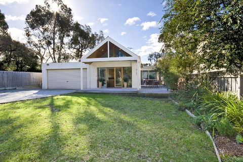 Torquay Retreats Aus - Eighteen Beach - Accommodation Gladstone 0