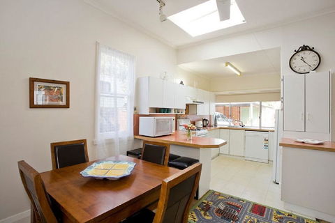 Torquay Retreats Aus - ThirtyOne Pride - Accommodation Gladstone 3