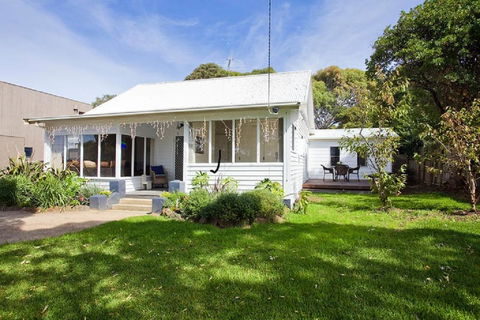Torquay Retreats Aus - ThirtyOne Pride - Accommodation Gladstone 0