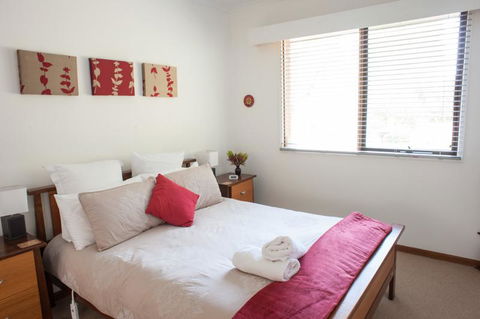 TorquayToongahra BnB - Accommodation Gladstone 1