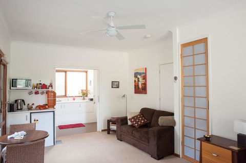 TorquayToongahra BnB - Accommodation Gladstone 2