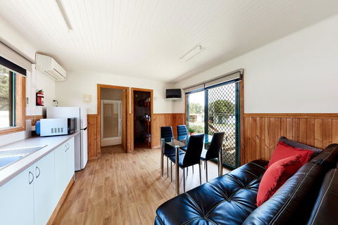 Torquay Foreshore Caravan Park - Accommodation Gladstone 1