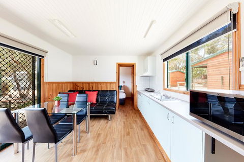 Torquay Foreshore Caravan Park - Accommodation Gladstone 2