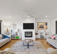 TORQUAY Relax and Unwind Beach 300m Table Tennis - Accommodation Gladstone