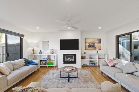 TORQUAY Relax And Unwind Beach 300m Table Tennis - Accommodation Gladstone 0