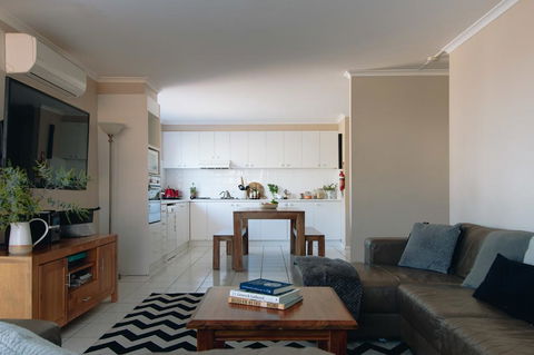 Torquay Retreats - Anderson - Accommodation Gladstone 1