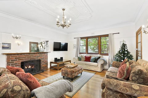 Torquay Retreats Aus - Bristol Road - Accommodation Gladstone 1