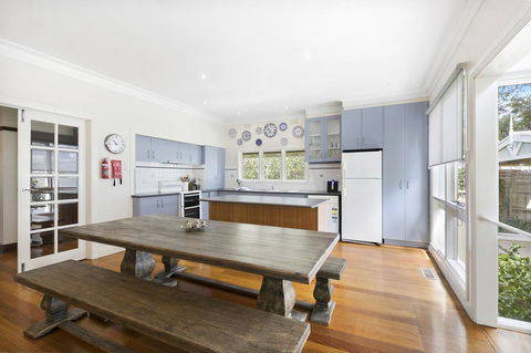 Torquay Retreats Aus - Bristol Road - Accommodation Gladstone 2