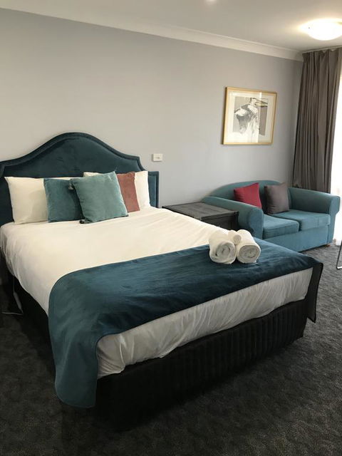 Town & Country Motor Inn - Accommodation Gladstone 0
