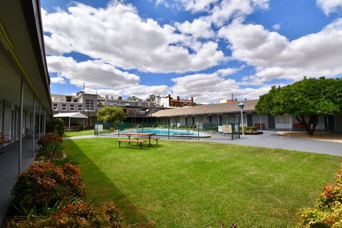 Townhouse Motel Cowra - Accommodation Gladstone 2