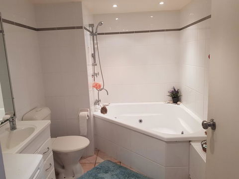 Trafalgar Towers - Accommodation Gladstone 1