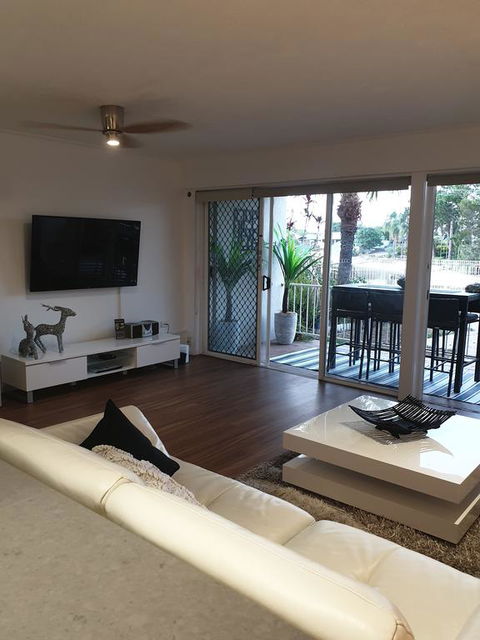 Tranquil Waters - Accommodation Gladstone 2