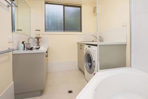 Tranquil Waters - Pet Friendly Family Beach House In Quindalup - Accommodation Gladstone 3