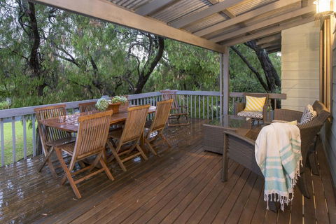 Tranquil Waters - Pet Friendly Family Beach House In Quindalup - Accommodation Gladstone 2