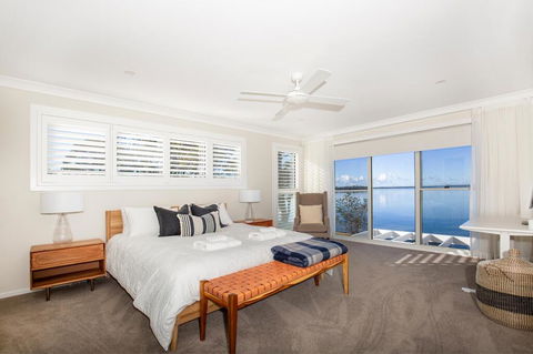 Tranquility Absolute Waterfront - Pet Friendly - 10 Mins To Hyams Beach - Accommodation Gladstone 3