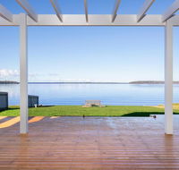 Tranquility Absolute Waterfront - Pet Friendly - 10 Mins to Hyams Beach - Accommodation Gladstone