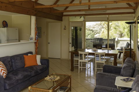 Tranquillity On Riverview - 33 Riverview Drive - Accommodation Gladstone 2