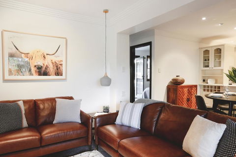 Tre Sorelle Camden - Accommodation Gladstone 2