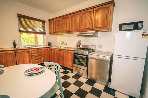 Treasure On Bagot-Free Wifi/Netflix-Close To CBD - Accommodation Gladstone 3
