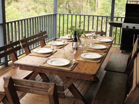 Treehouse - 3 Acre Elevated Nature Setting - Accommodation Gladstone 0