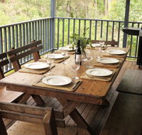Treehouse - 3 acre elevated nature setting - Accommodation Gladstone