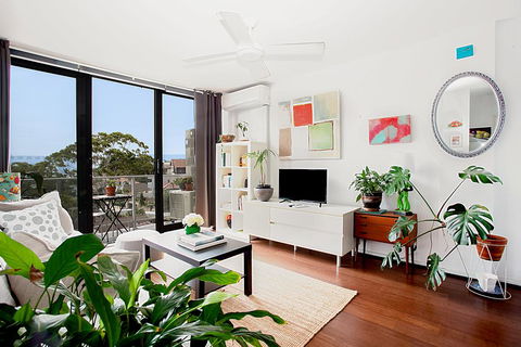 Treetop Retreat Five Minute Stroll To The Beach - Accommodation Gladstone 3