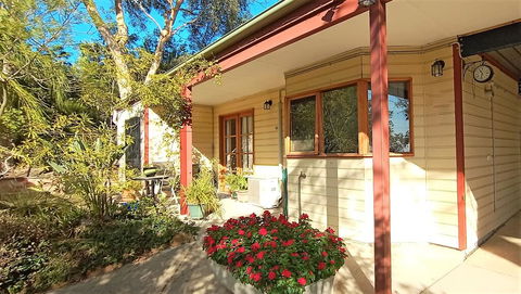 Treetops Hideaway - Accommodation Gladstone 0