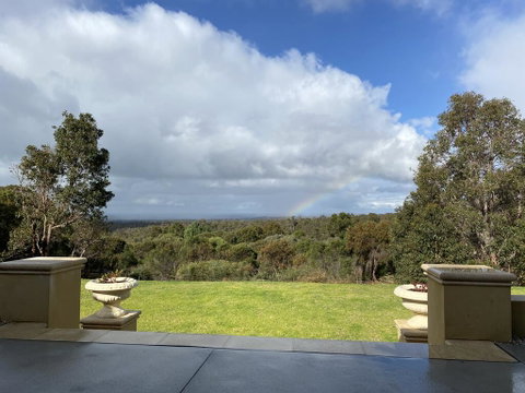 Treetops Holiday Retreat - Accommodation Gladstone 1