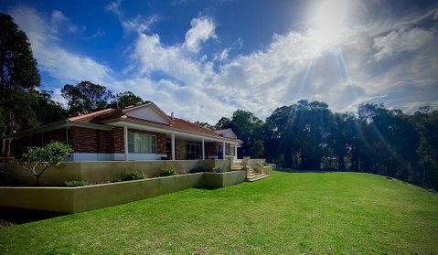 Treetops Holiday Retreat - Accommodation Gladstone 0