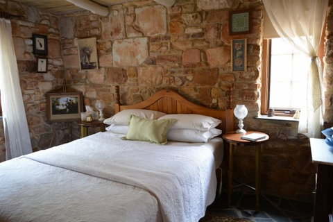 Trestrail Cottage B & B - Accommodation Gladstone 1