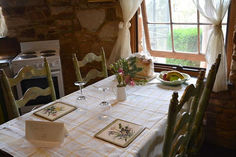 Trestrail Cottage B & B - Accommodation Gladstone 2