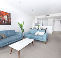 Trendy Self Contained Inner City Apartment - Accommodation Gladstone