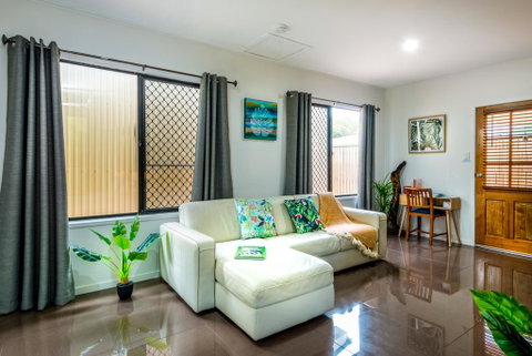 Tropic Studio, A Unique Hidden Gem! - Accommodation Gladstone 2