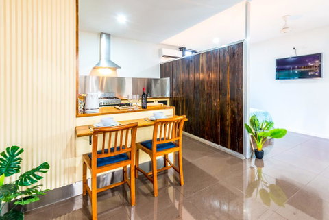 Tropic Studio, A Unique Hidden Gem! - Accommodation Gladstone 3