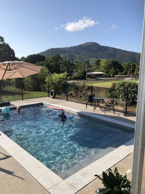 Tropical Retreat - Accommodation Gladstone 1