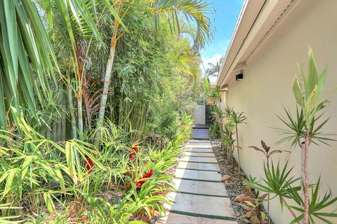 Tropical Oasis - Accommodation Gladstone 2