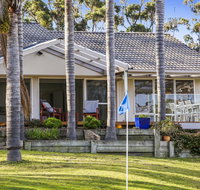 Tura Beach Golf Stays - Accommodation Gladstone