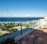 Tuscan inspired townhouse minutes from the beach - Accommodation Gladstone