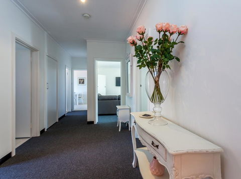 Twelve Errard - Accommodation Gladstone 2
