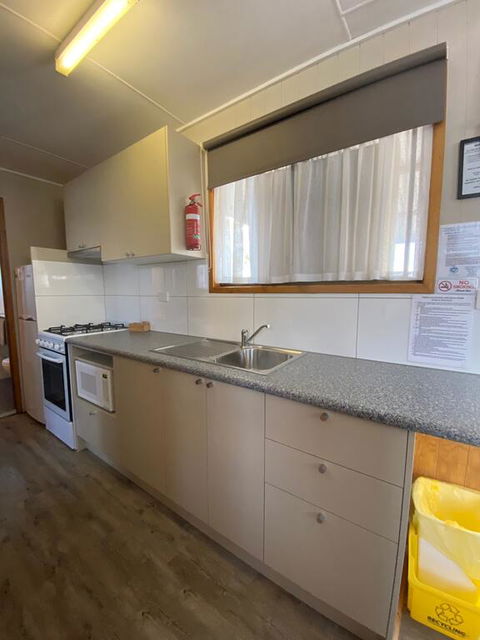 Twin Dolphins Holiday Park - Accommodation Gladstone 3