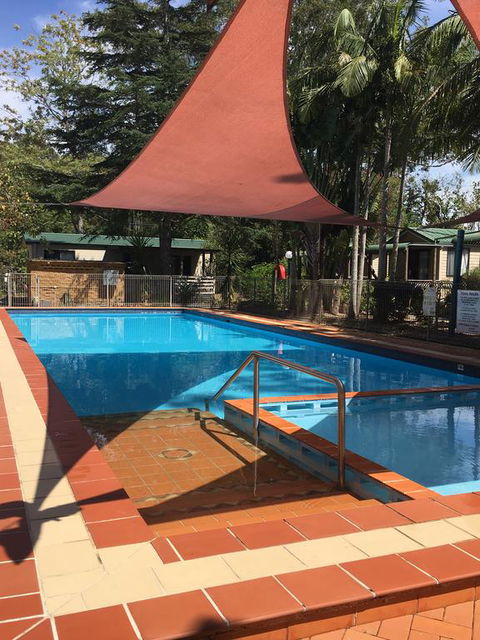Twin Dolphins Holiday Park - Accommodation Gladstone 0