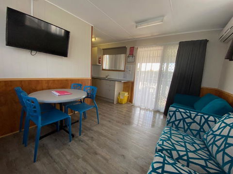Twin Dolphins Holiday Park - Accommodation Gladstone 2