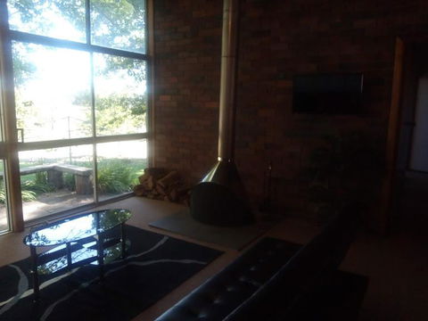Twinkle Tree's Cottage - Accommodation Gladstone 0
