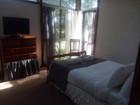 Twinkle Tree's Cottage - Accommodation Gladstone 2