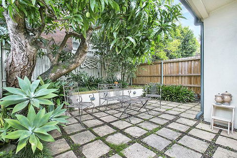 Two Bedroom Apartment Edwin Street - Accommodation Gladstone 2