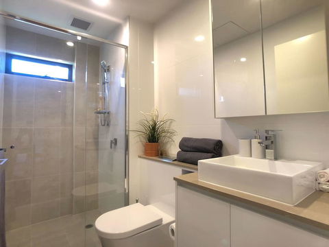 Two Brand New Bedrooms In The Sunlight Area - Accommodation Gladstone 1