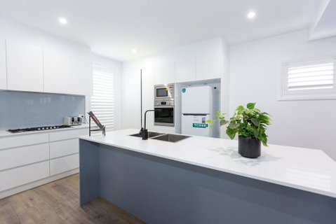 TWO TEN Sleeps 10! Luxury CBD Accommodation - Accommodation Gladstone 3