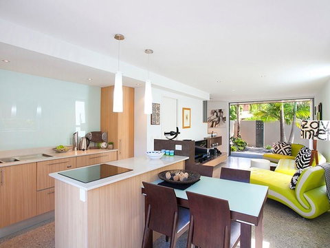 U3/27 Noosa Parade, Noosa Sound - Accommodation Gladstone 3